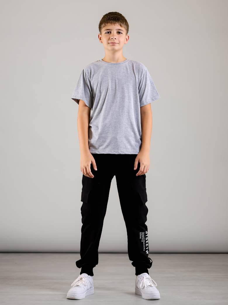 Komplet majica i trenerka "Streetwear" za dečake – detalj 2 – Model Kids